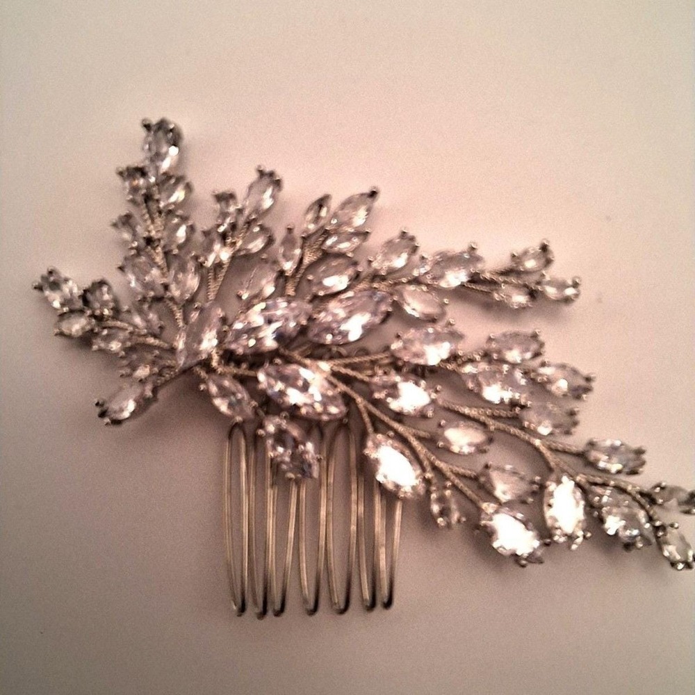 Clear rhinestone hair comb silver tone